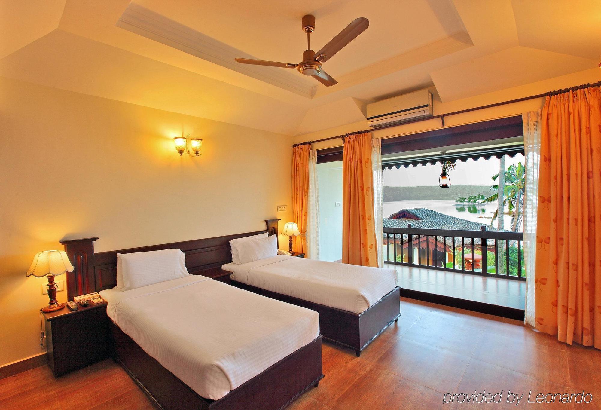 ฟราแกรนต์ เนเจอร์ แบ๊ควอเตอร์ รีสอร์ตแอนด์ อายุรเวทา สปา Hotel โกลลัม ห้อง รูปภาพ
