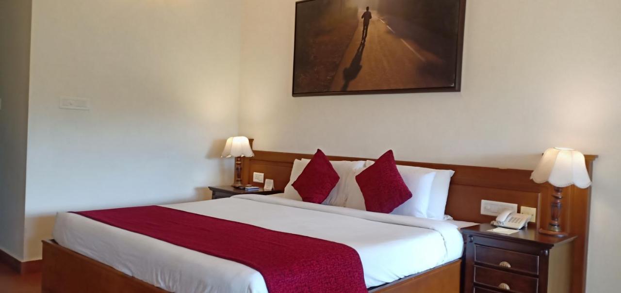 ฟราแกรนต์ เนเจอร์ แบ๊ควอเตอร์ รีสอร์ตแอนด์ อายุรเวทา สปา Hotel โกลลัม ภายนอก รูปภาพ